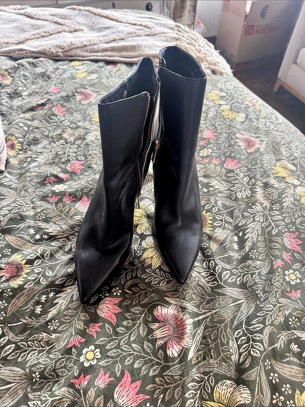 Michael Kors Pointed Toe Heeled Boots in Black US 10
